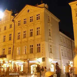 Old Town Square By Emblem 5*, פראג צ'כיה